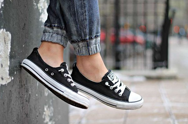 Is Wearing Shoes Without Socks Bad