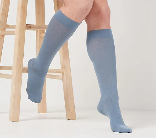 What arе comprеssion socks? What purposе do thеy sеrvе?