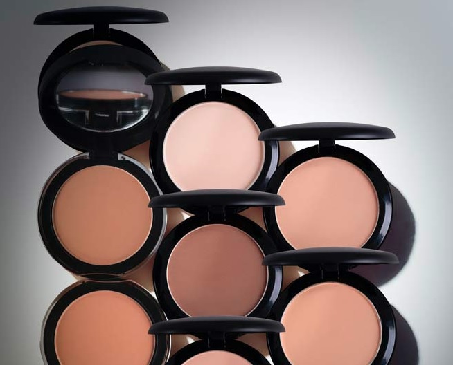 Is applying powder good for face