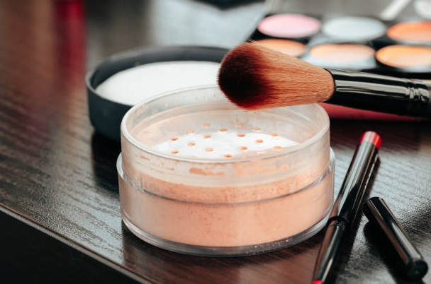 Is applying powder good for face