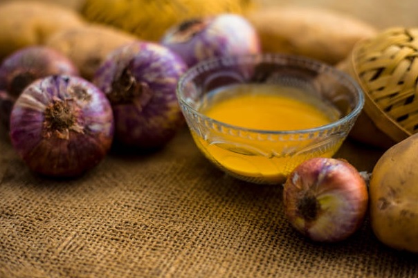 Is it good to apply onion juice on hair ?