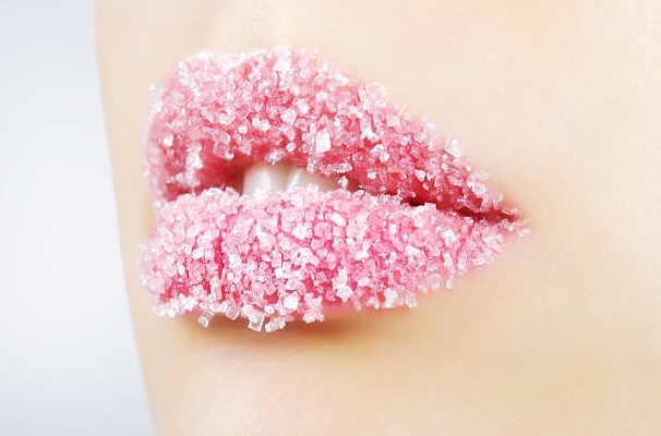 Is rubbing ice on lips good ?