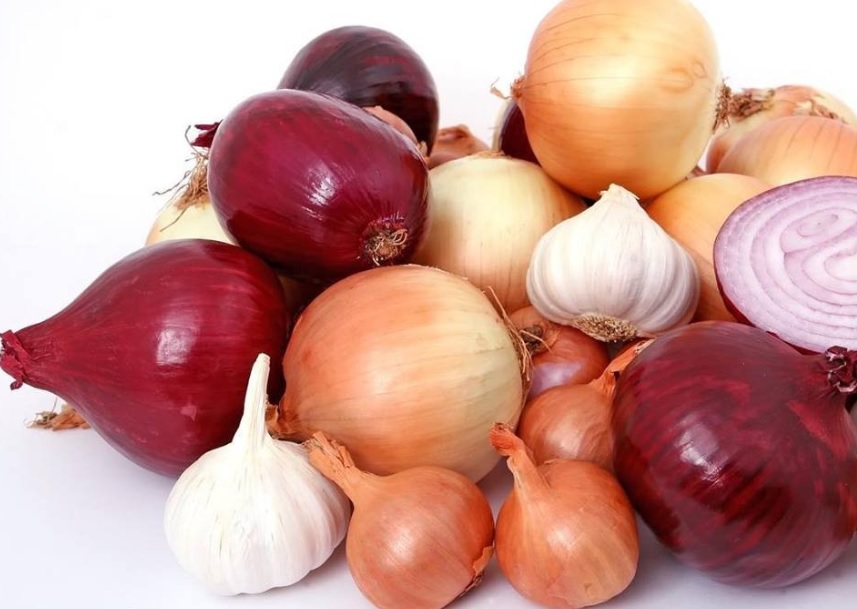 Is it good to apply onion juice on hair ?