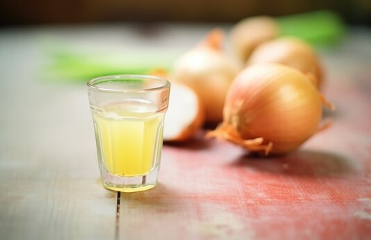 Is it good to apply onion juice on hair ?