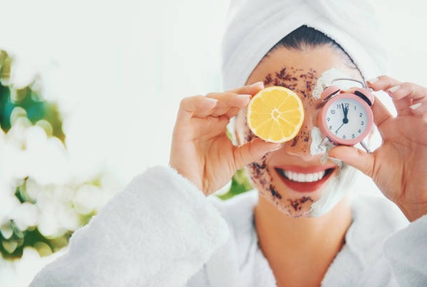 Is it good to apply lemon on face ?