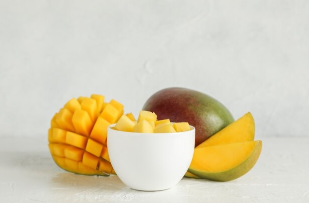 Is it good to apply mango on face ?