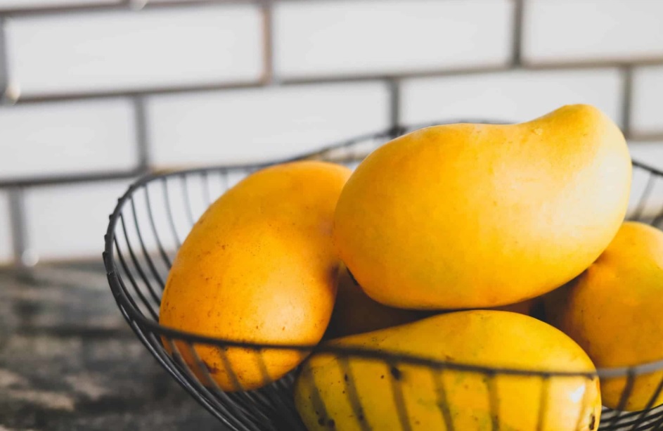 Is it good to apply mango on face ?