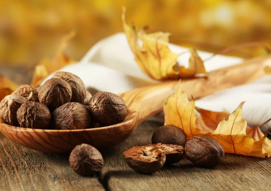 Can we apply nutmeg on face ?