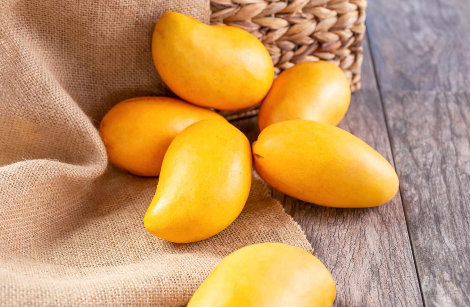 Is it good to apply mango on face ?