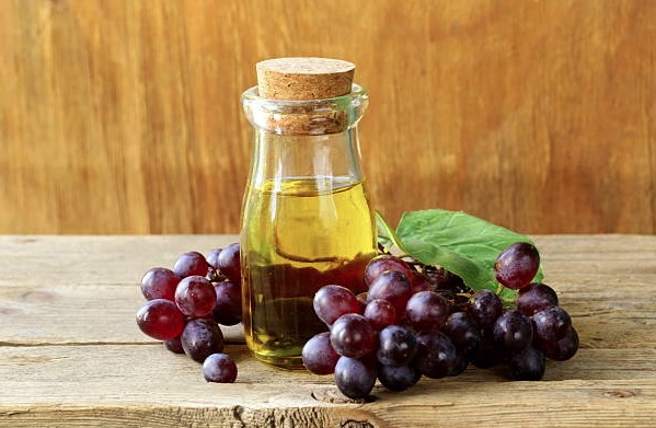 Can you apply grapeseed oil your face ?