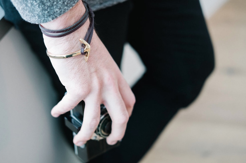 How to style a leather cuff ?