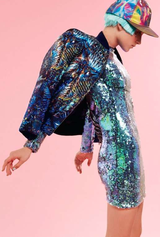How to style hologram garments