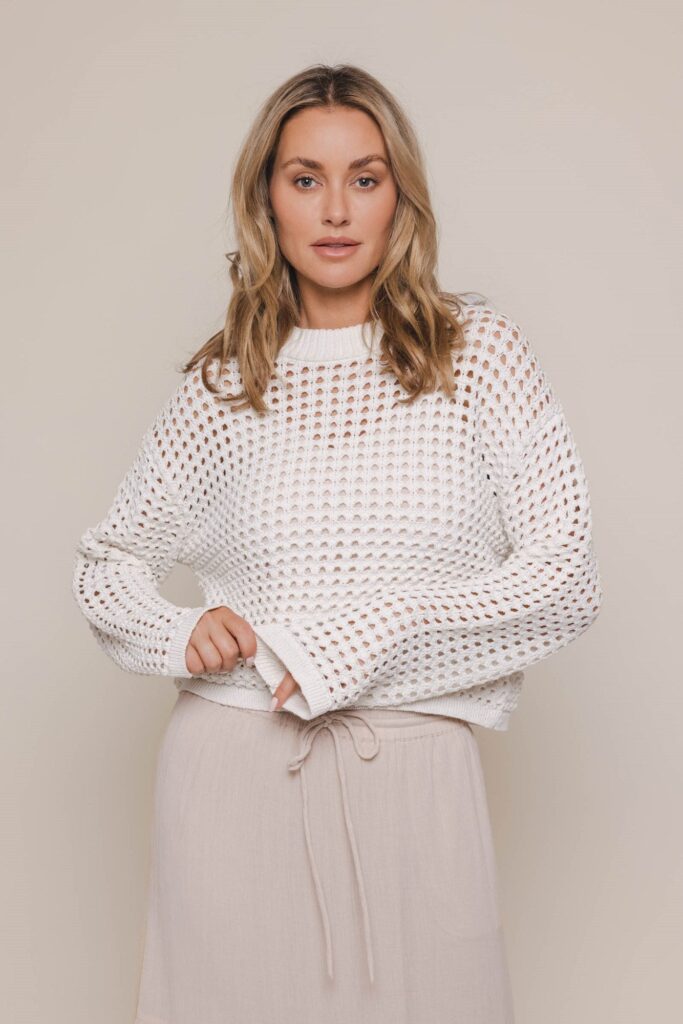 How to style a holey sweater ?