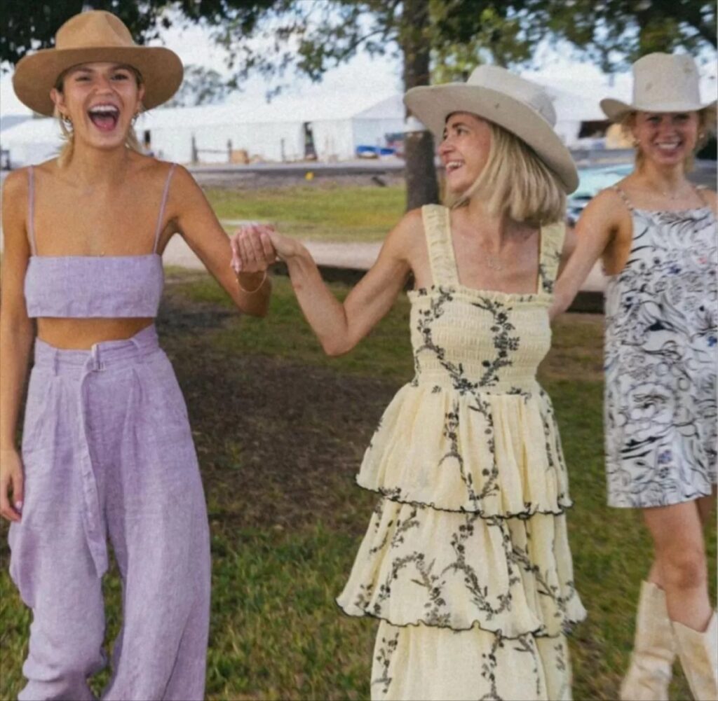 How to style a ganni dress ?