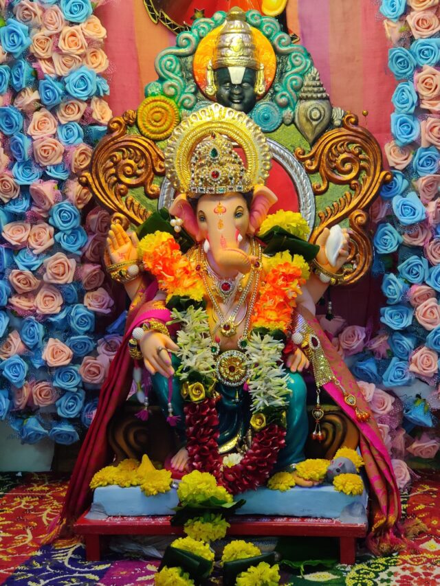 “Unlock the Blessings: Placing Lord Ganesha at Your Entrance”